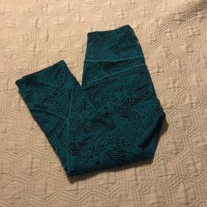 Lululemon in movement crop